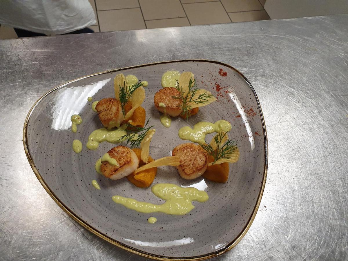 Logis Hotel Restaurant Le Relais De L'Abbaye Saint-Evroult-Notre-Dame-du-Bois Экстерьер фото
