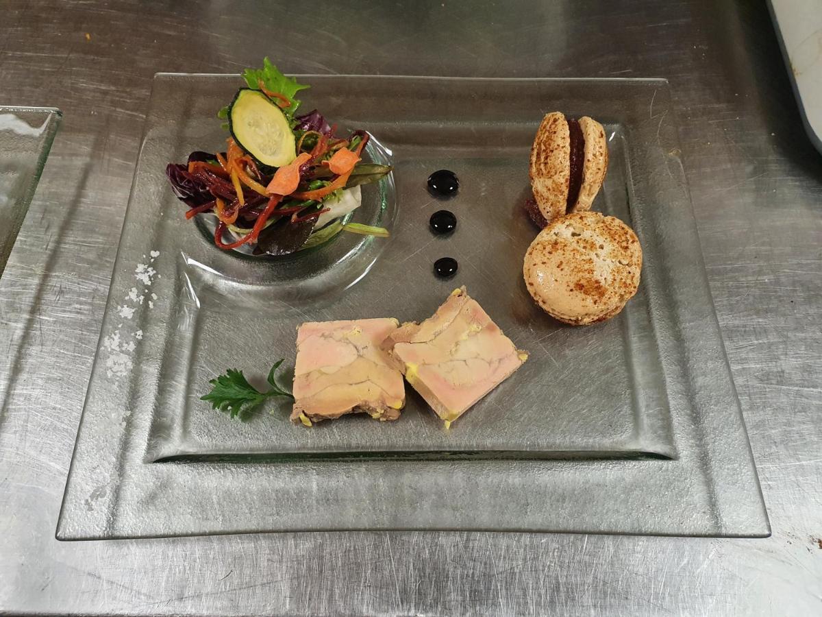 Logis Hotel Restaurant Le Relais De L'Abbaye Saint-Evroult-Notre-Dame-du-Bois Экстерьер фото